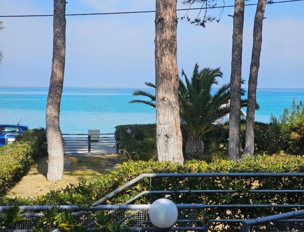 Stay At Beachfront Villa Lilia In Pefkohori, Halkidiki For A Dreamy Vacation 外观 照片